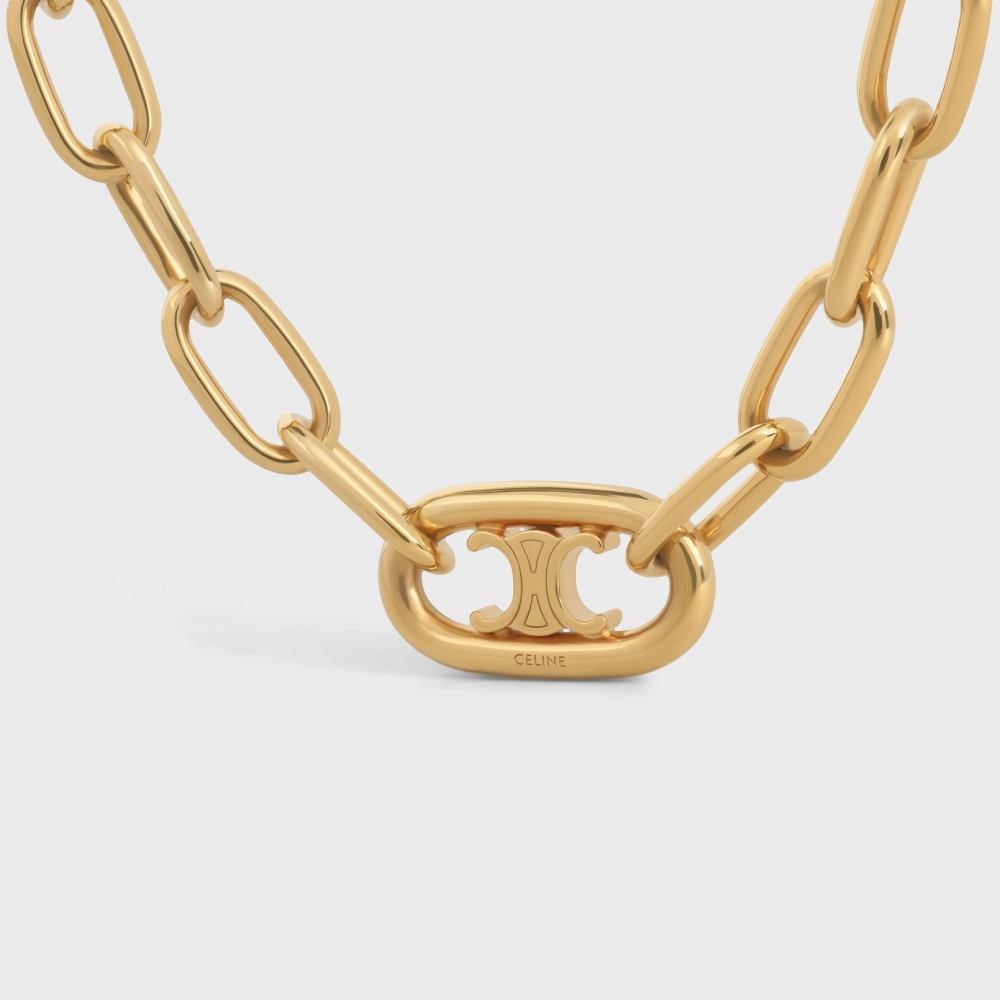 凱旋門標誌元素點綴。