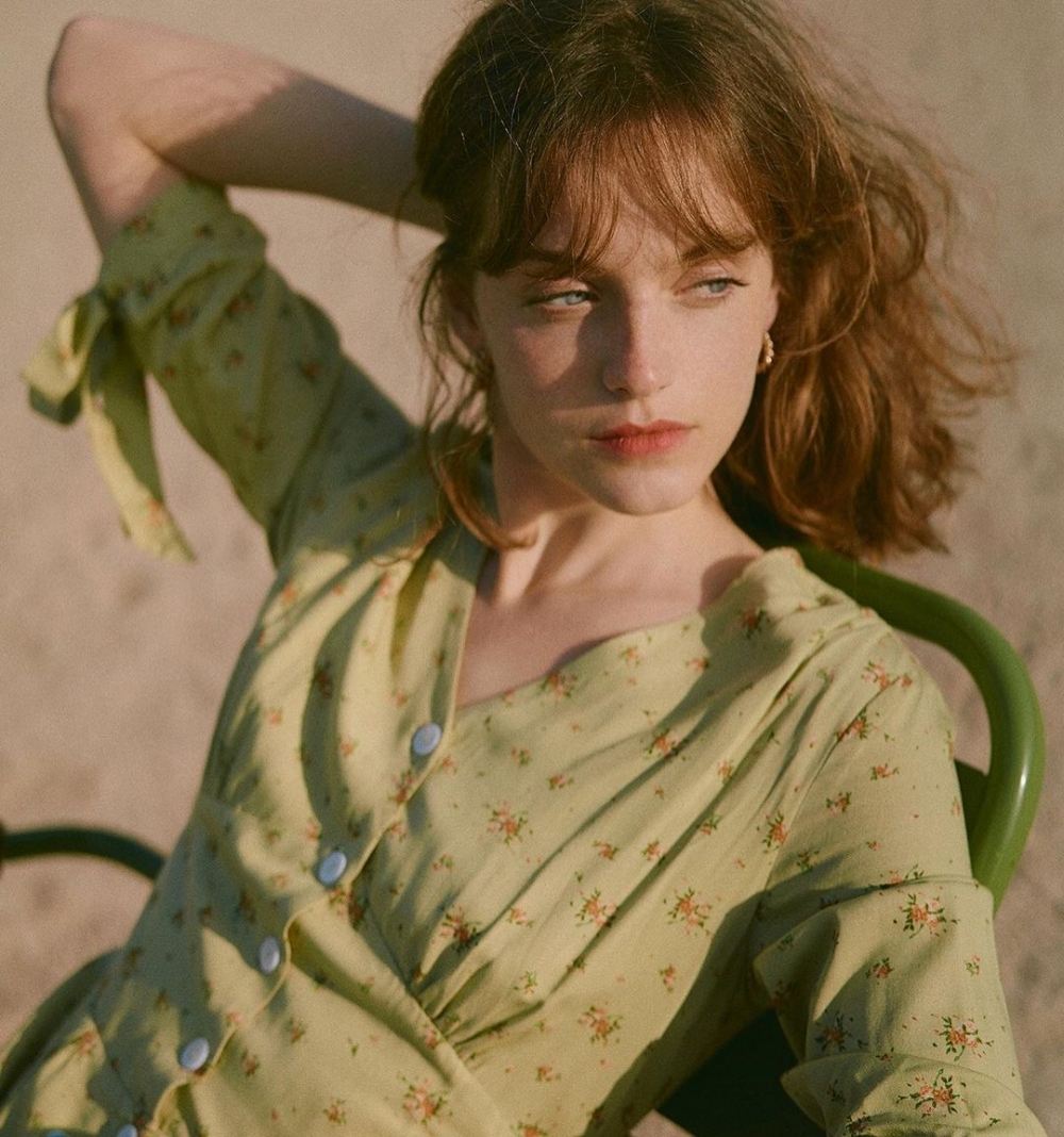 就算是沒有以紅唇出鏡時,也一定會使用有色護唇膏替代