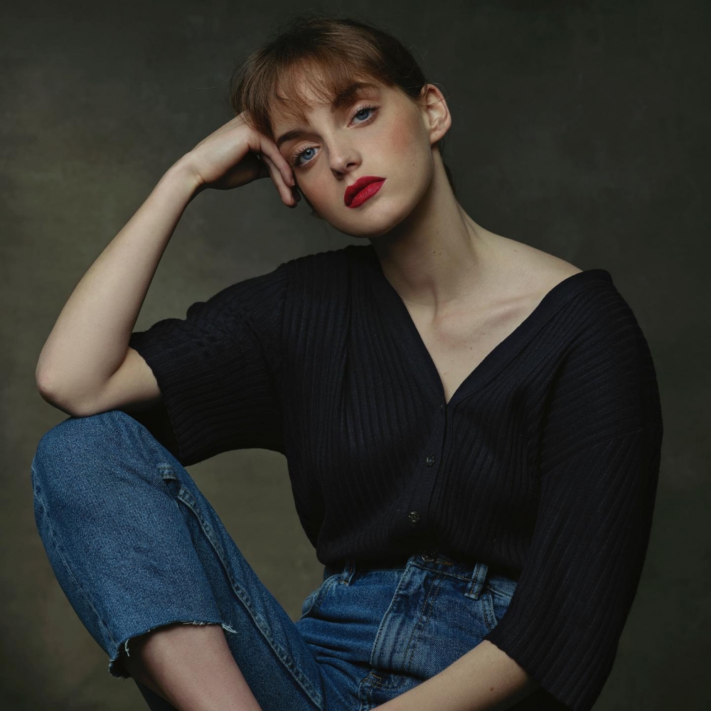 浪漫紅唇、微捲元素不可少