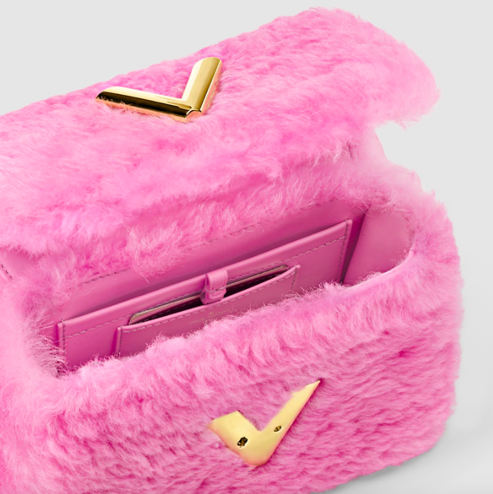 內袋裡還有一面鏡子。