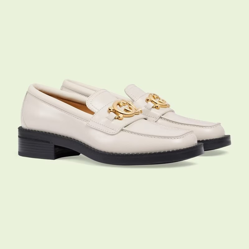 白色的Women's Loafer with Interlocking G。