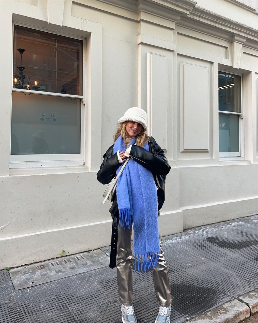 Andrea Noguero搭入金屬色,帶來時髦穿搭