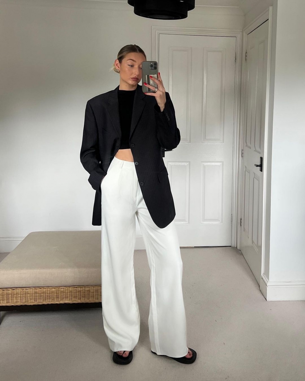 西裝外套滿足女性的各種造型需要。