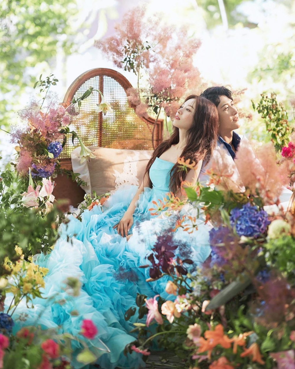 朴芝妍絕美婚紗就像清澈透明的夏日湖水,給人一股清新乾淨的感覺