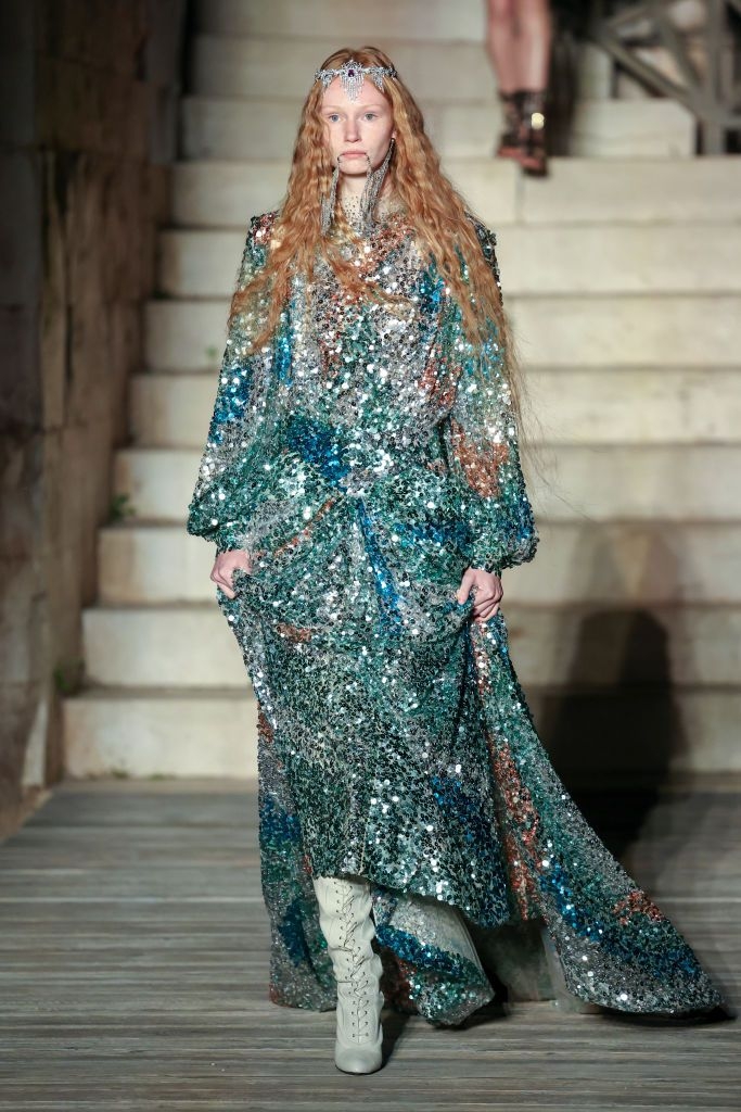 細膩水鑽與亮片化為星星