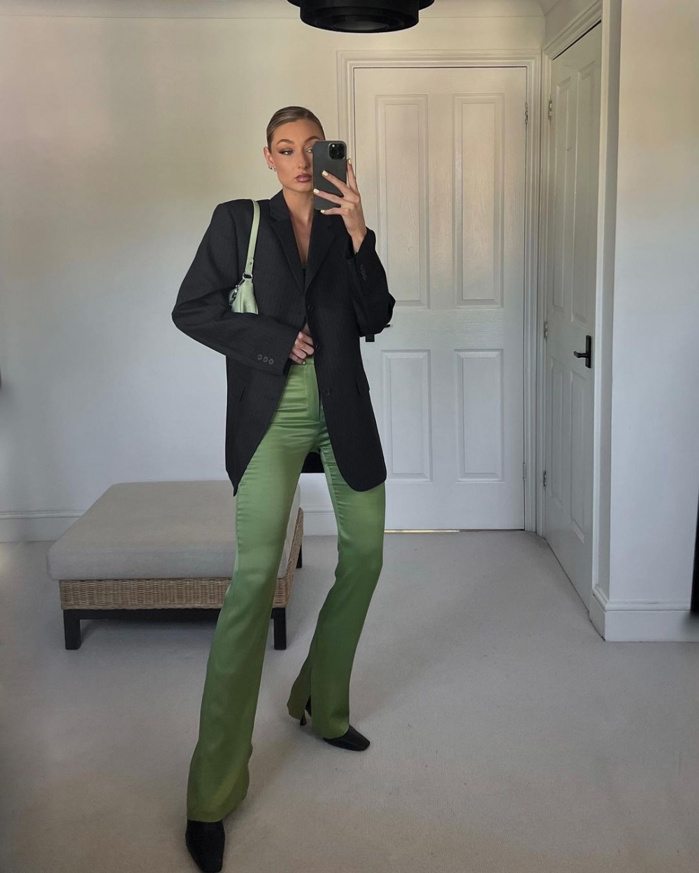 俐落的西裝外套的詮釋。