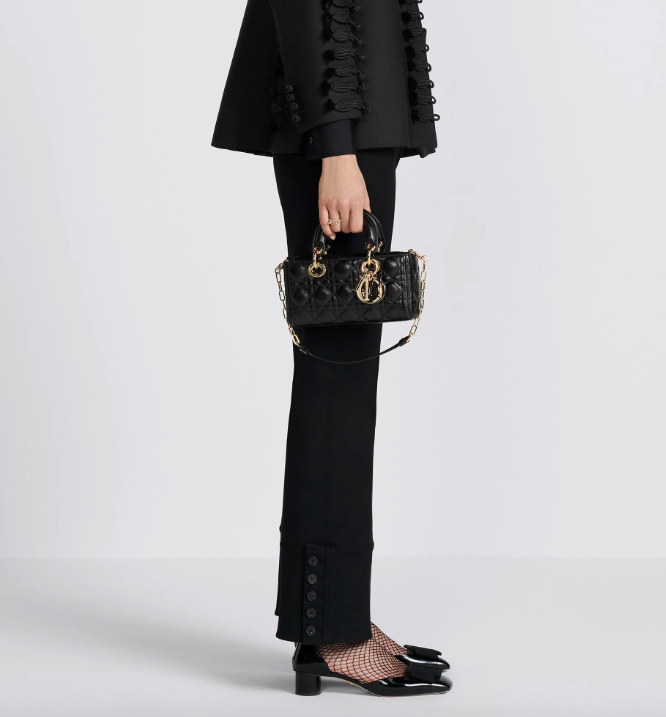 相當有人氣的Lady D-Joy手袋推出新尺寸。