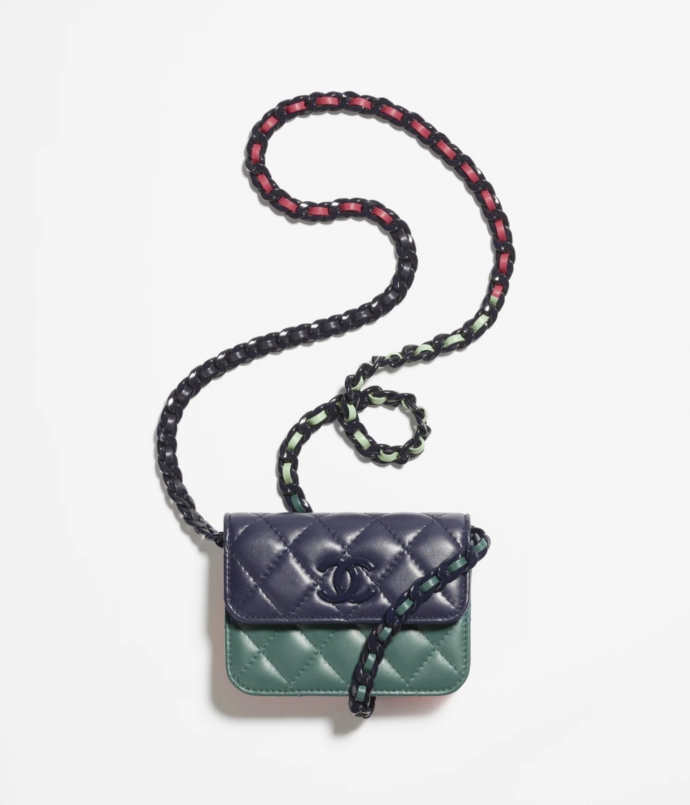CHANEL Clutch With Chain
