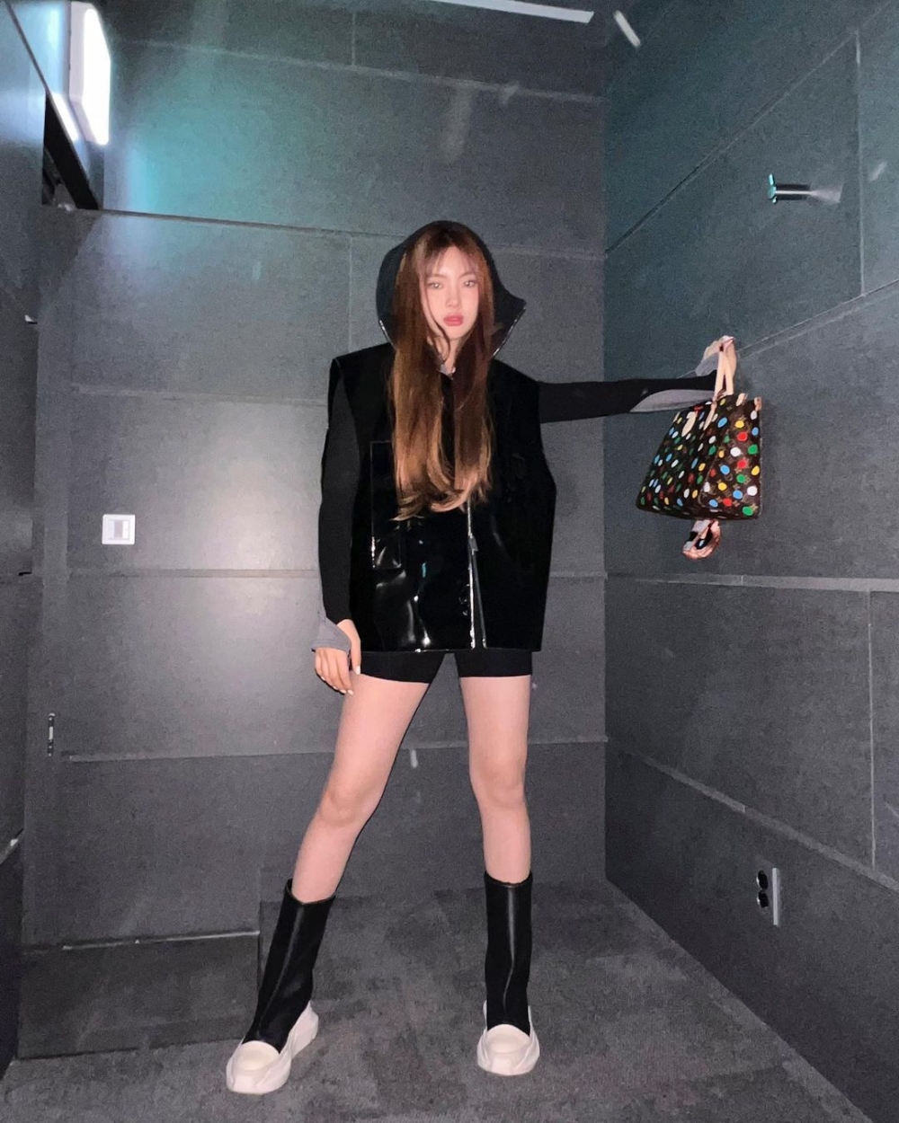 有170公分高的Hyein是團體中最高的一位