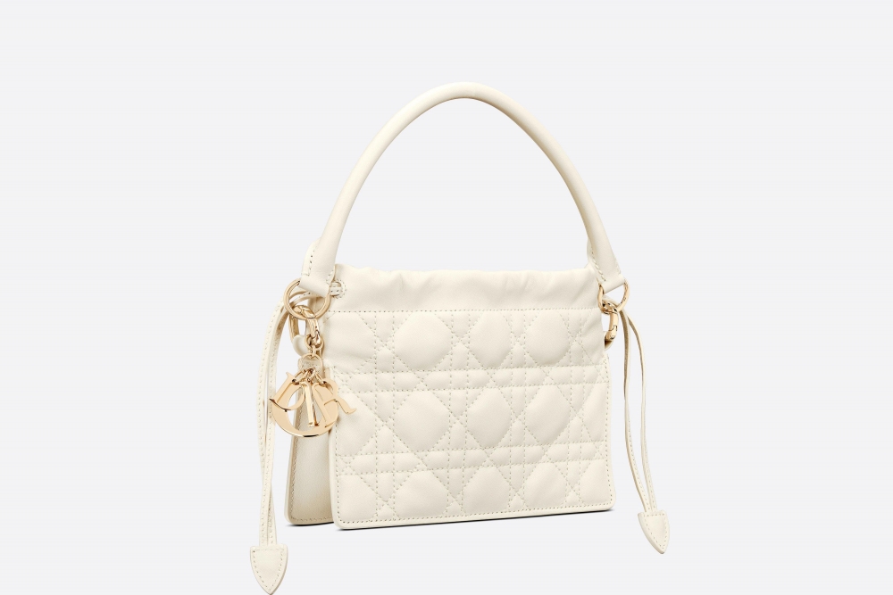 全新束繩成為矚目焦點。