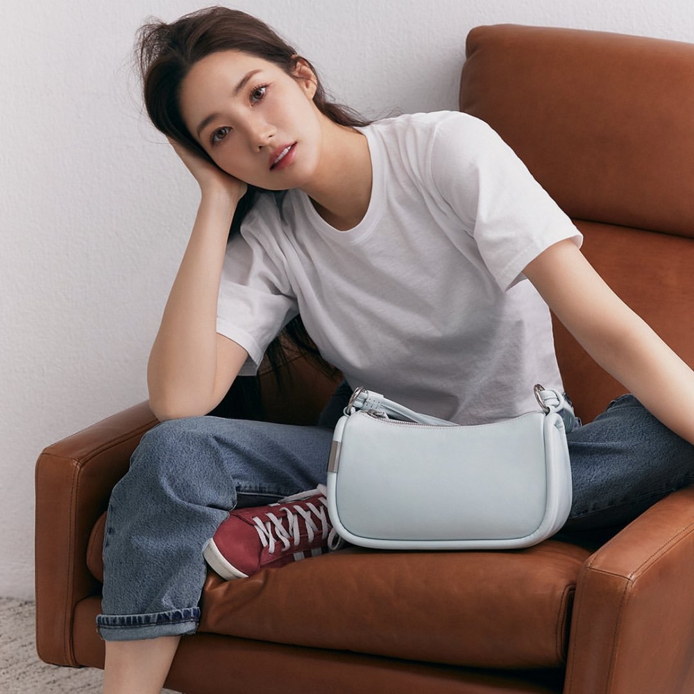 臉頰不再凹陷的朴敏英，更顯年輕感。