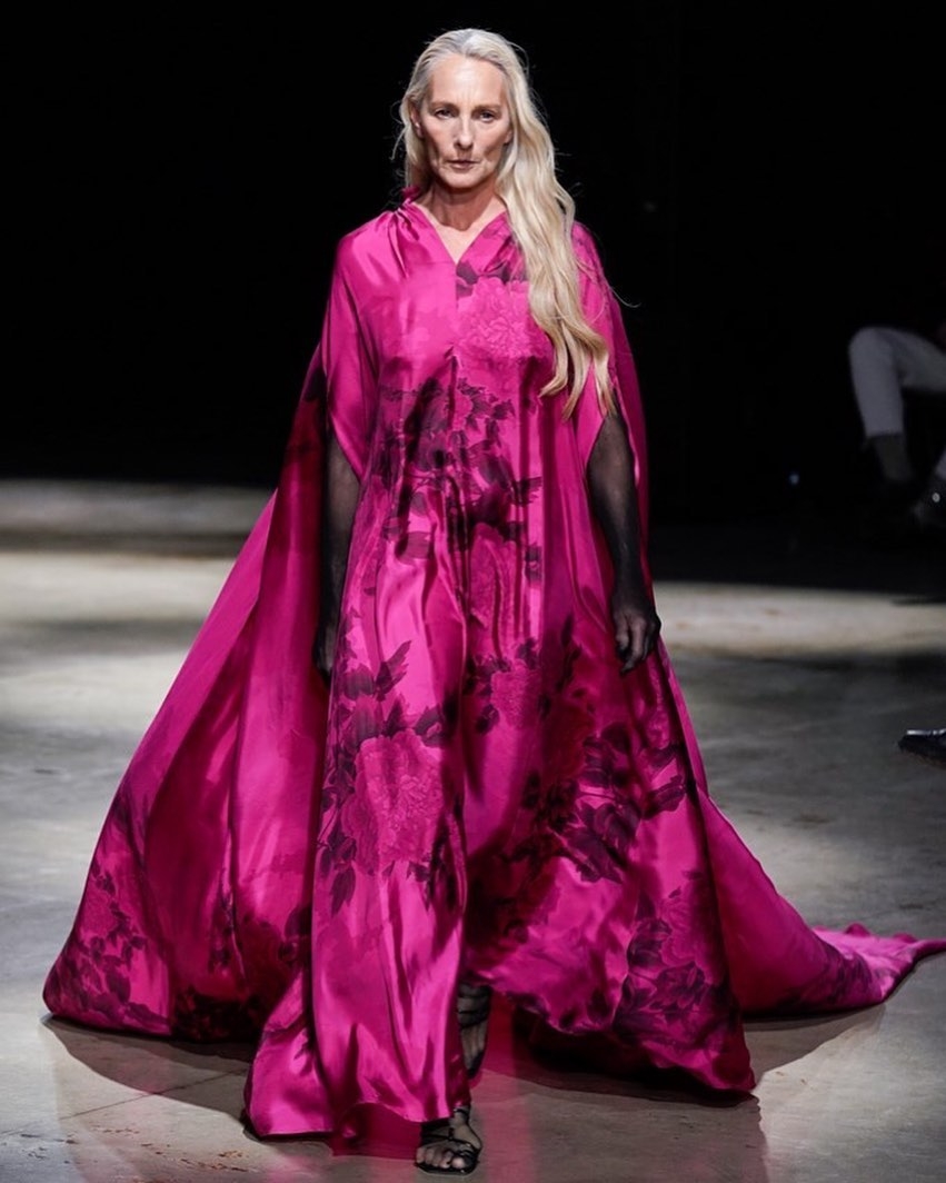 歲月的歷練為她帶來強大的氣場。