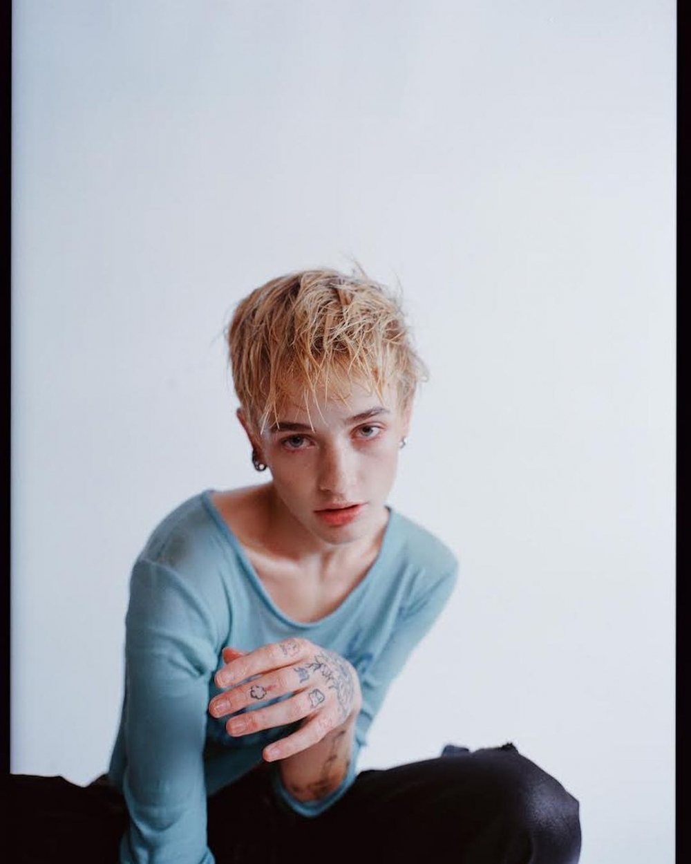 除了音樂,也相當熱愛刺青