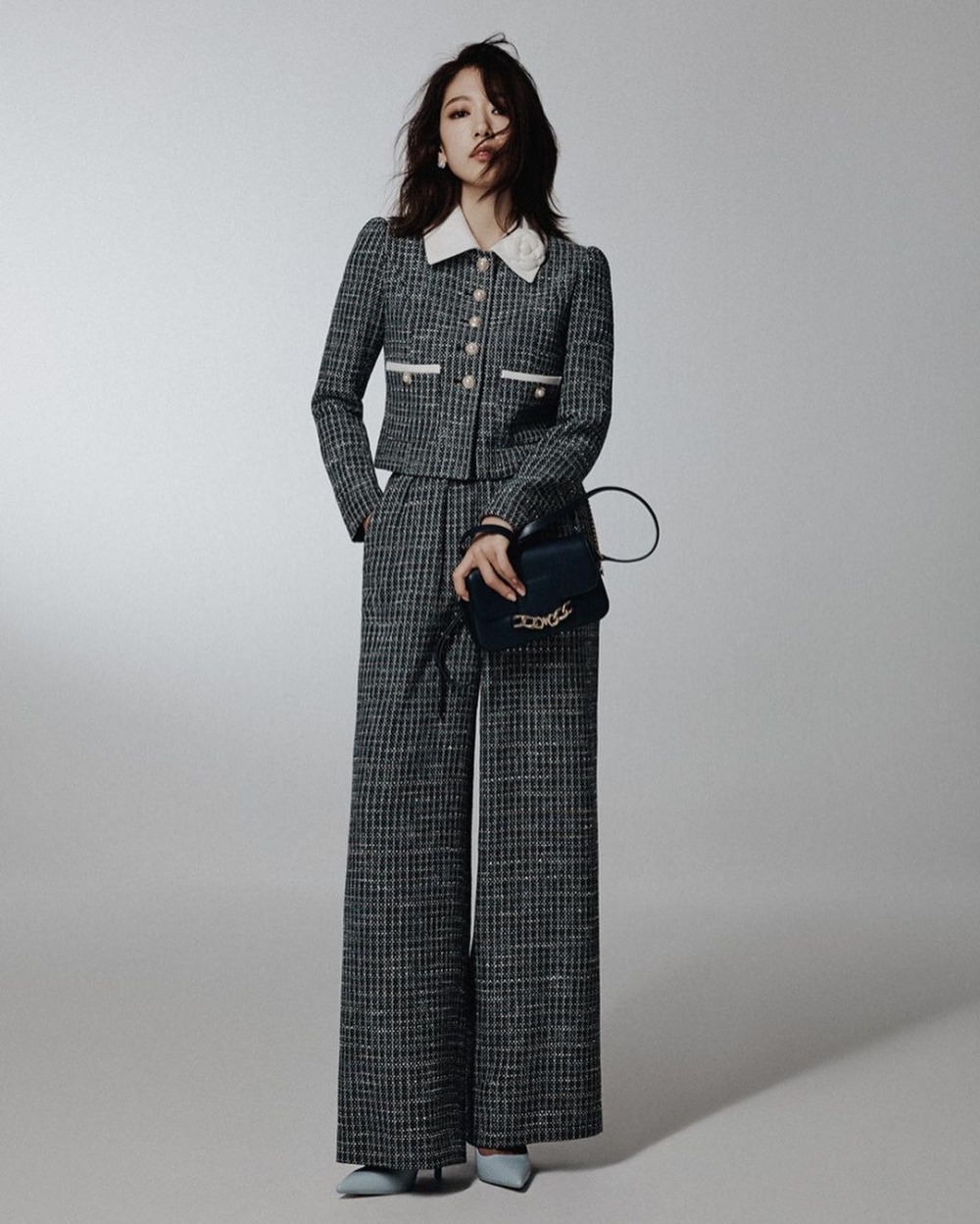 挑選有領的設計,能為你的穿搭帶來質感。