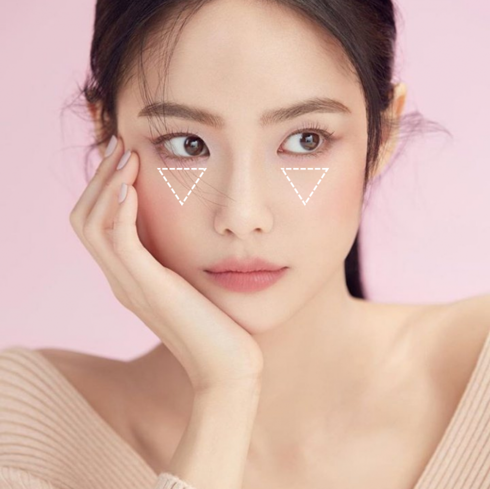 T字高光能令臉頰看起來飽滿。