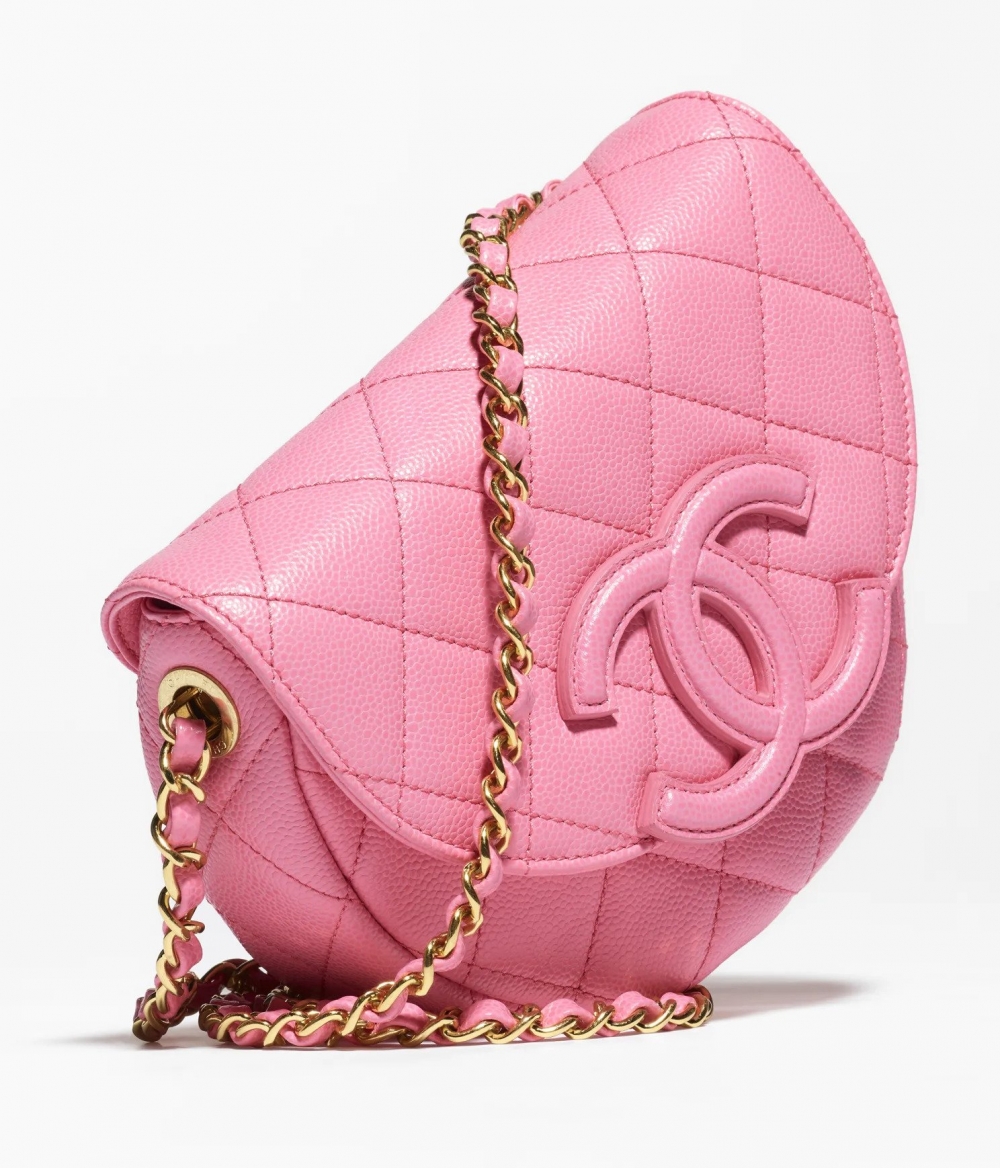 簡單又帶復古調性的外輪廓。