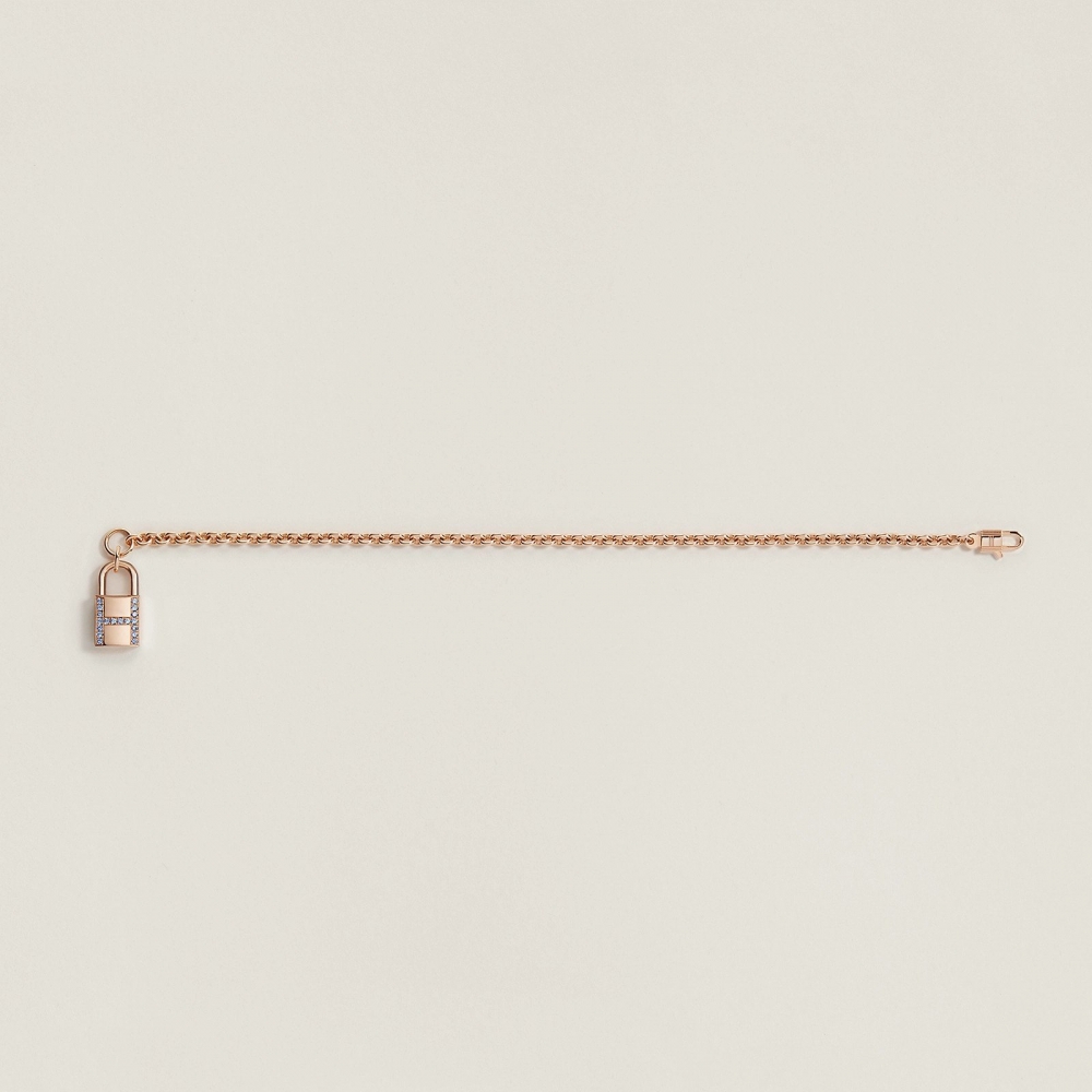 Kelly包旋轉鎖釦以成為精緻的珠寶裝飾。