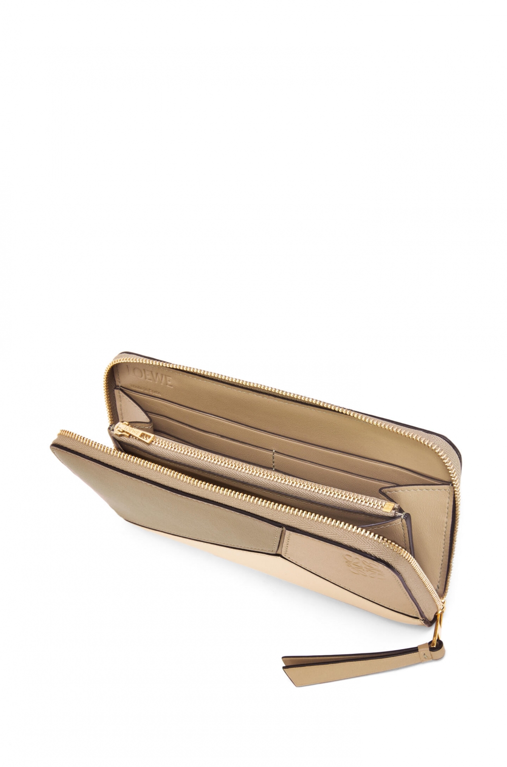 裡面也有著豐富的收納空間。