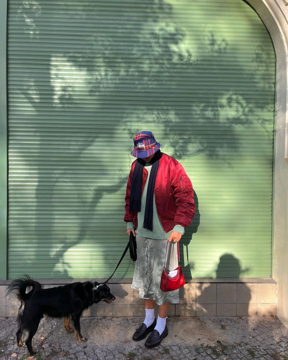 在穿搭中挑選許多不同的色彩。