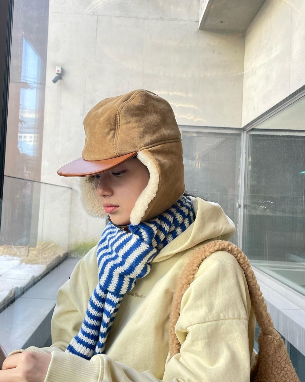 秀智也戴上了可愛的動物毛帽