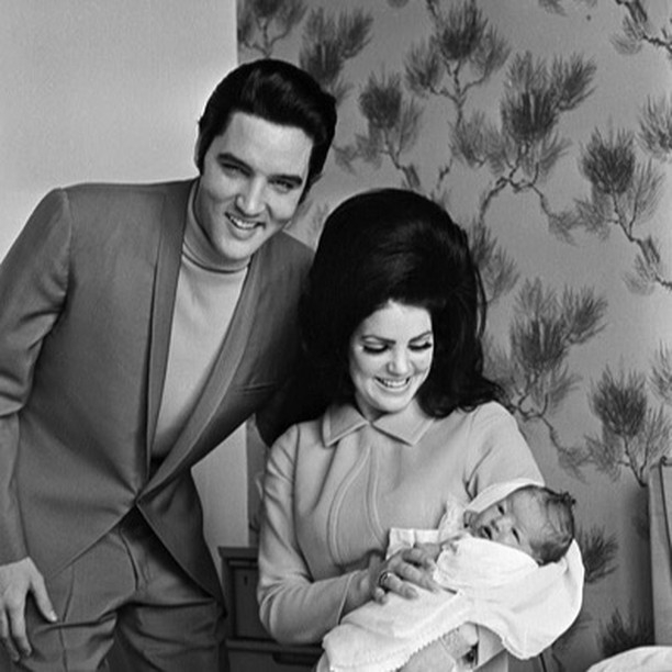 出生於1968年的她自小父母便離婚