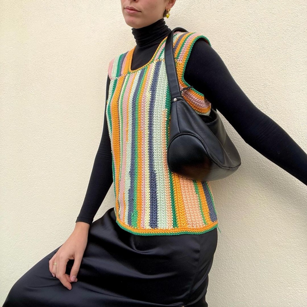 她也會自己製作針織單品。