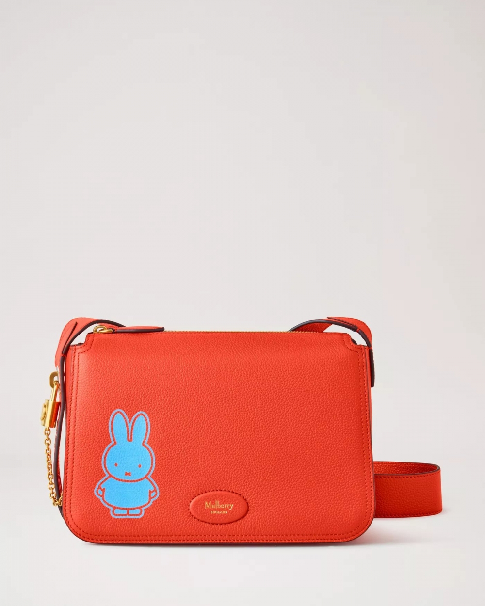 本次推出橘色的Mulberry x Miffy - Billie。