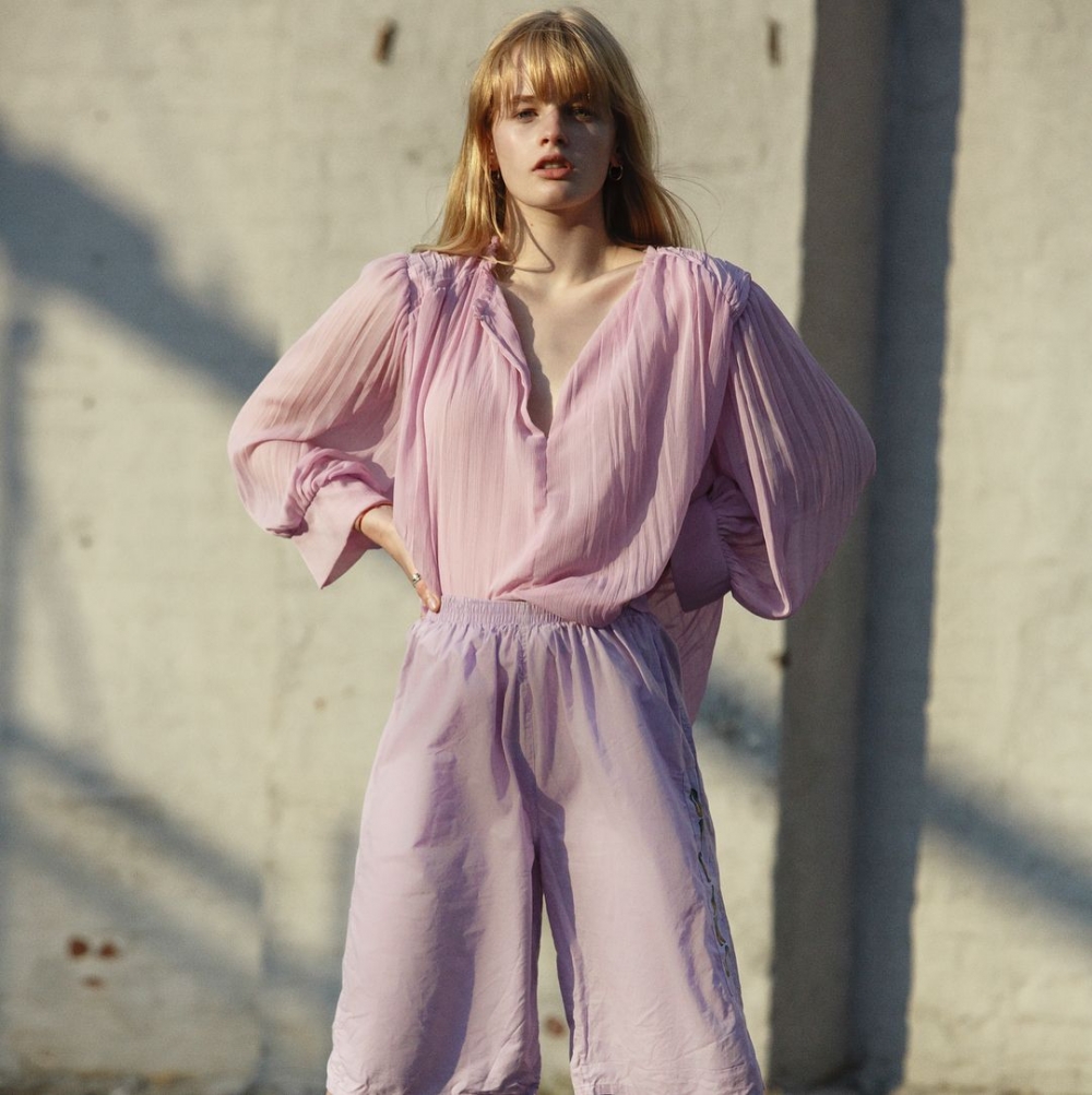 出生於演藝世家的Esther Rose也已模特兒及演員身份出道