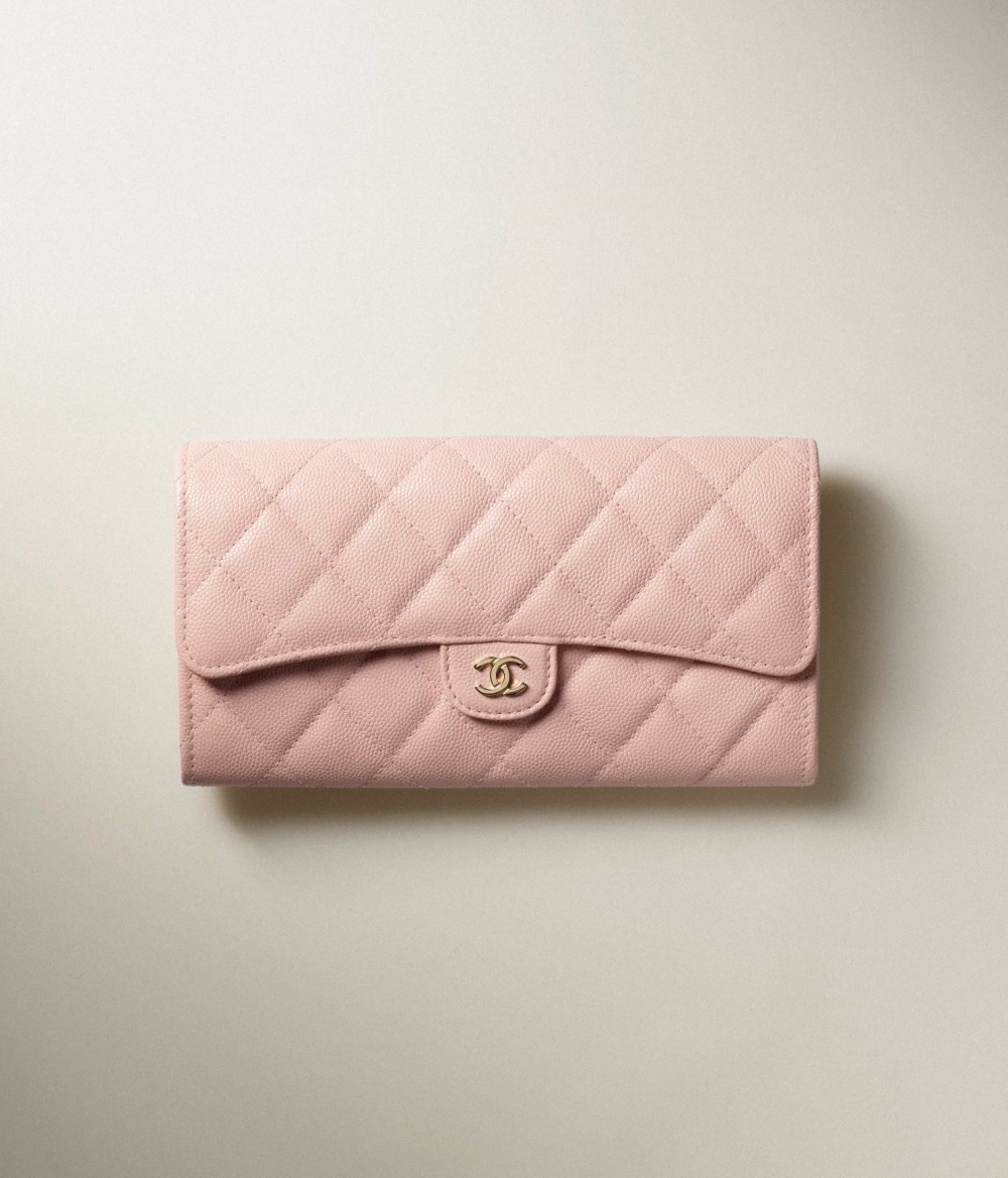 夢幻的粉紅色CHANEL Classic Long Flap Wallet。