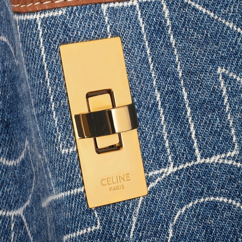 16 Bag的經典扭鎖細。