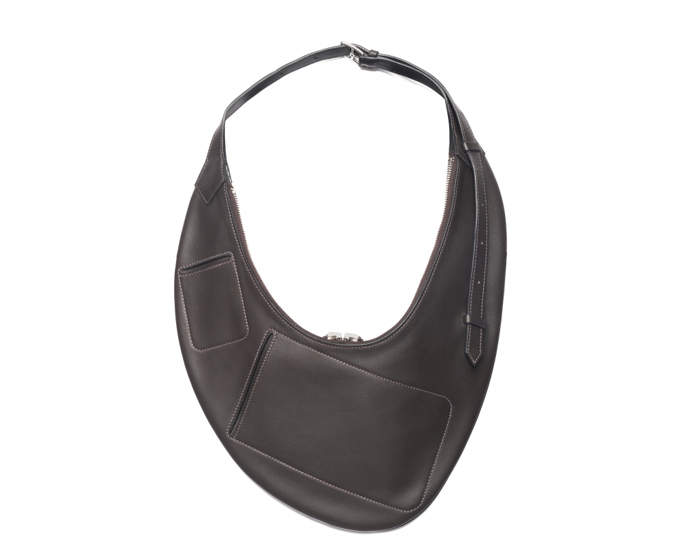 背在身上又如穿上一件皮革外衣