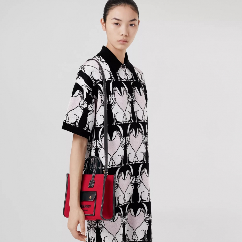 它還有可以斜背的設計。