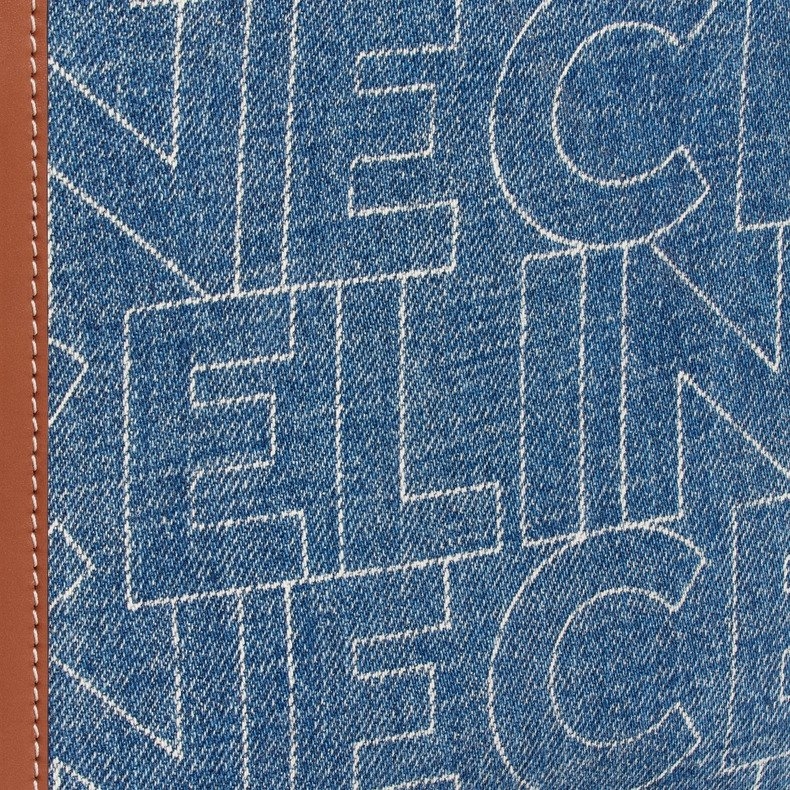 注入滿版的牛仔印花。