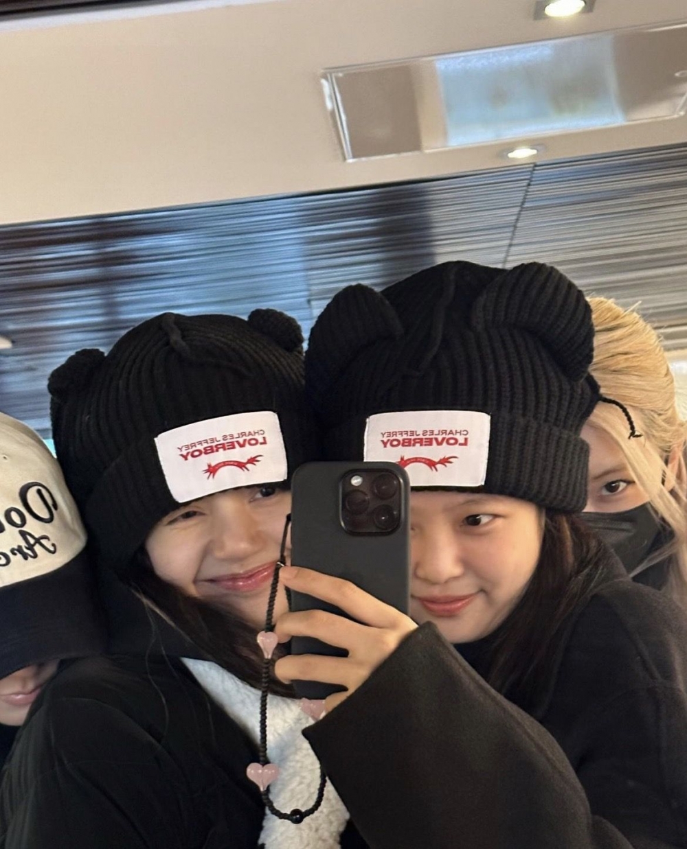 帽子上圓圓的小耳朵就像是一隻小熊