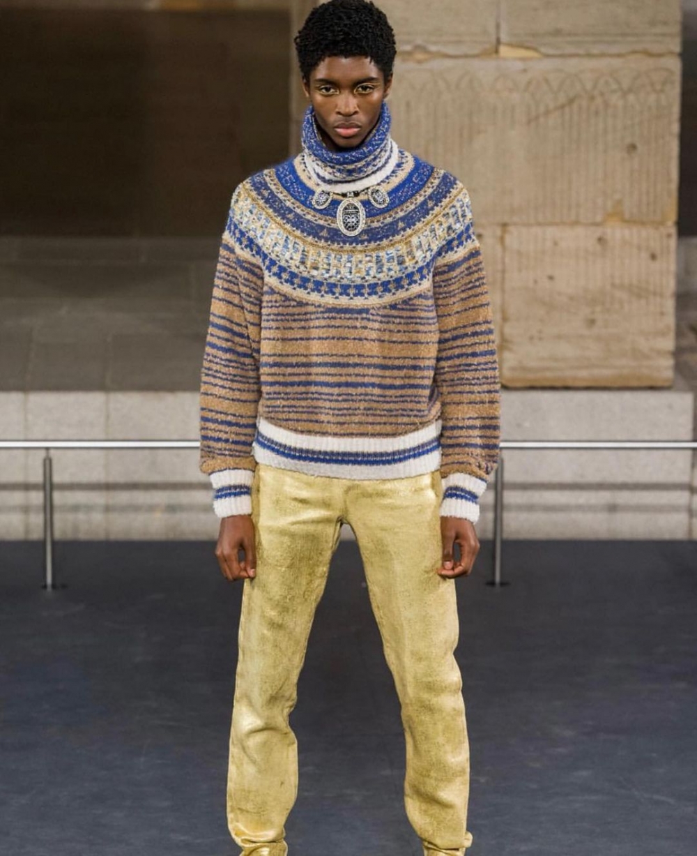 他是首位登上CHANEL大秀的黑人男模。