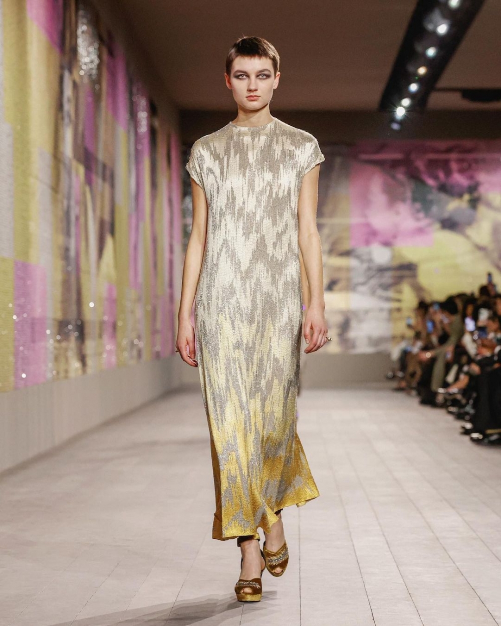 Dior 2023春夏高級訂製系列展現由身體刻劃的律動。