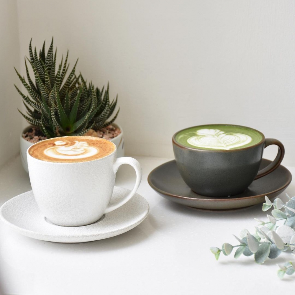 入座後，不妨點上一杯咖啡品嚐。