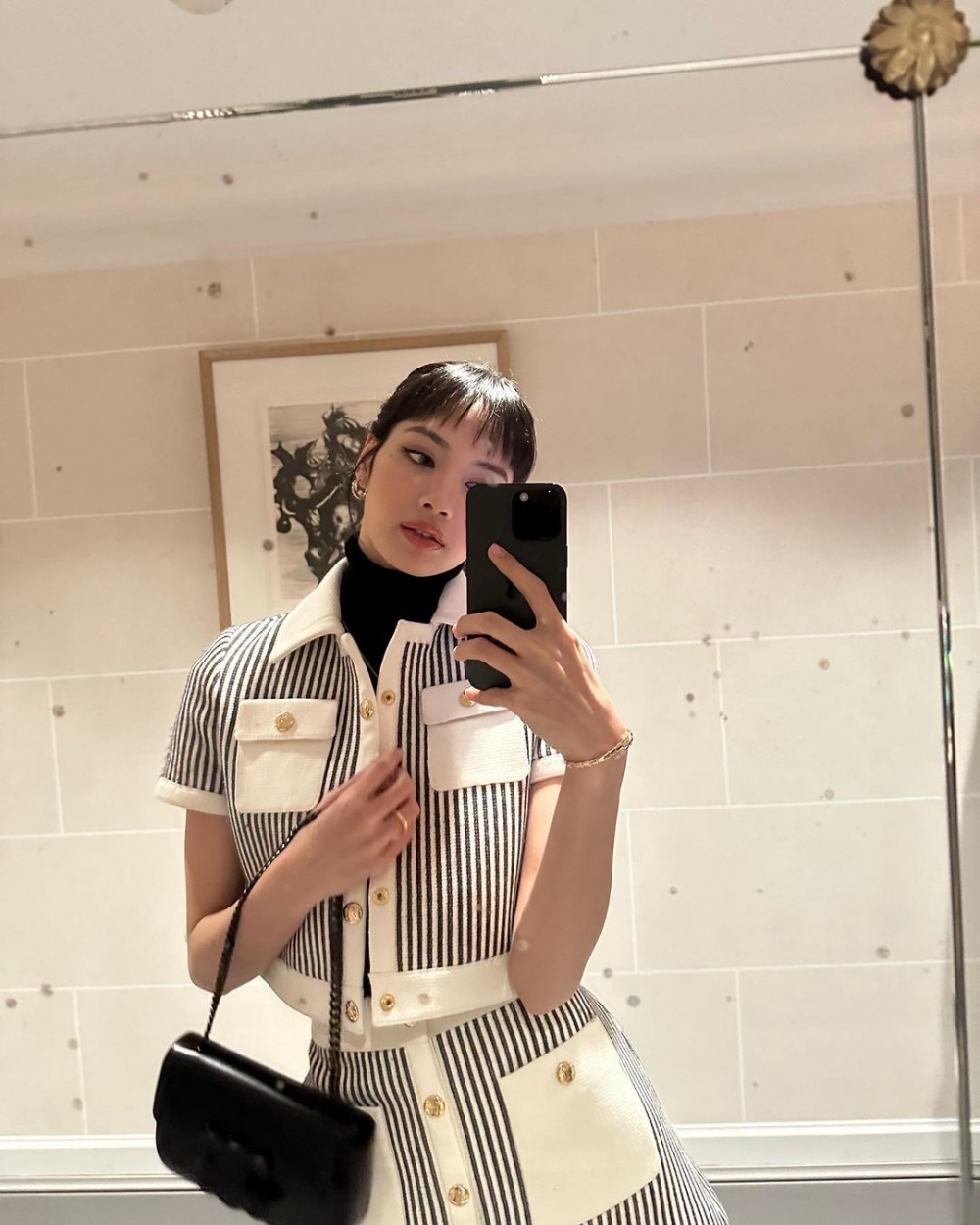 凸顯了她的氣質又亮眼