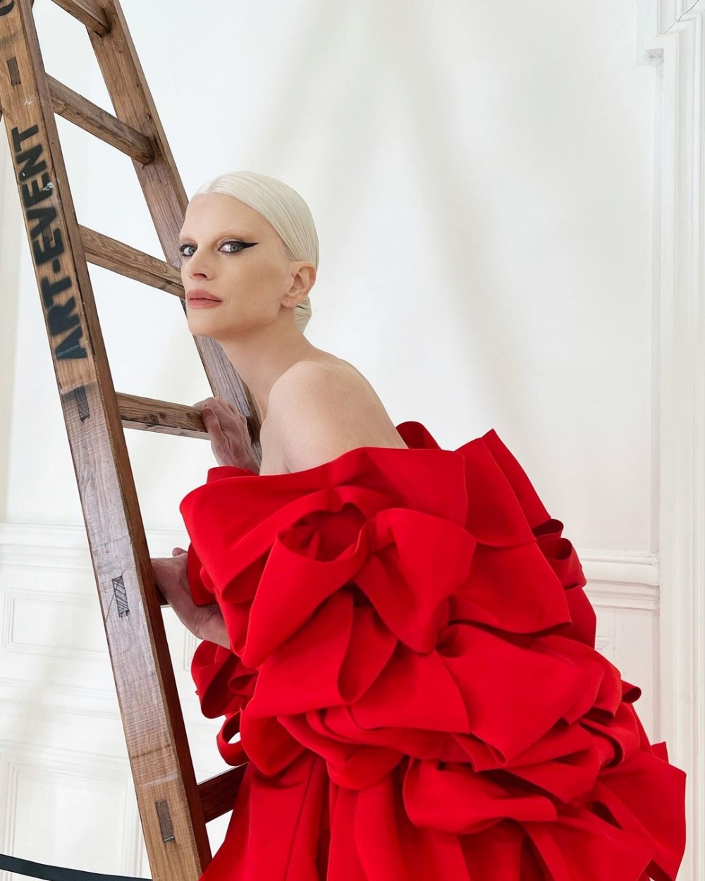 獨特美成為奢侈品牌與知名攝影師的寵兒。