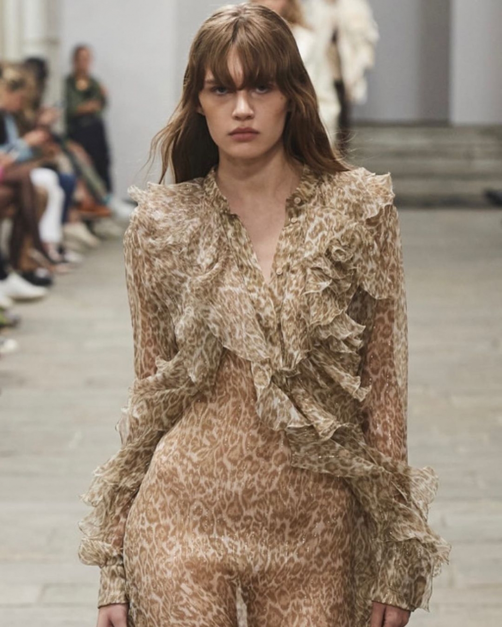 在秀台上展現強大氣場的Leelou Laridan。