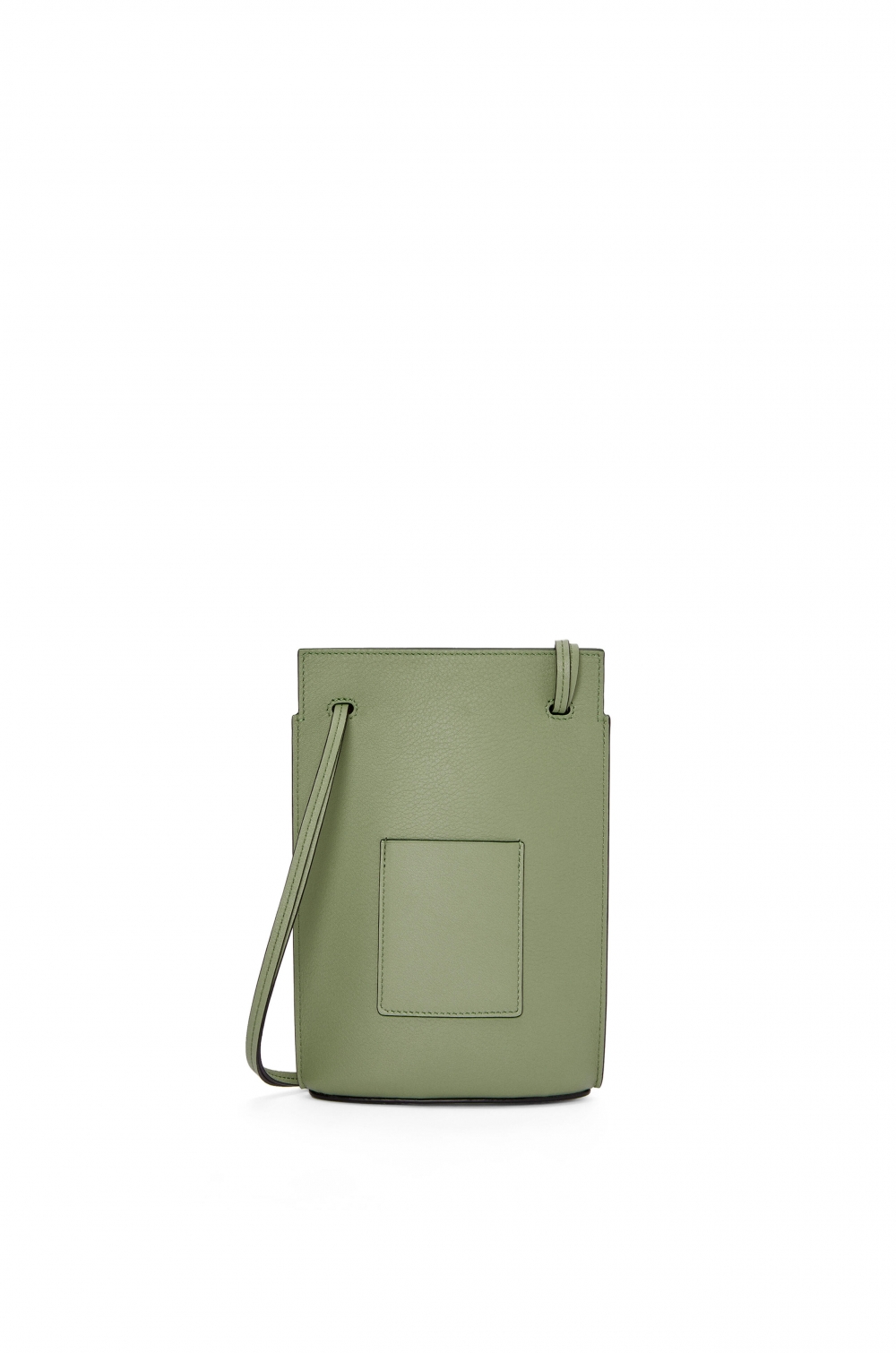 包身背面賦予隔層收納。