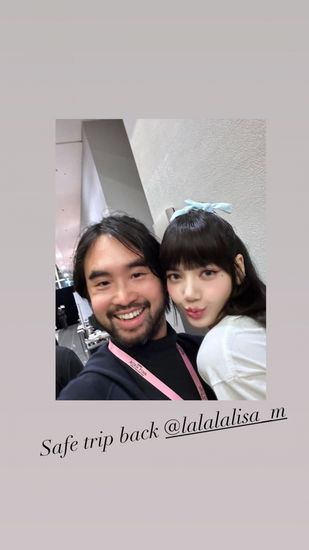 Lisa與好友香港企業家鄭志剛合影