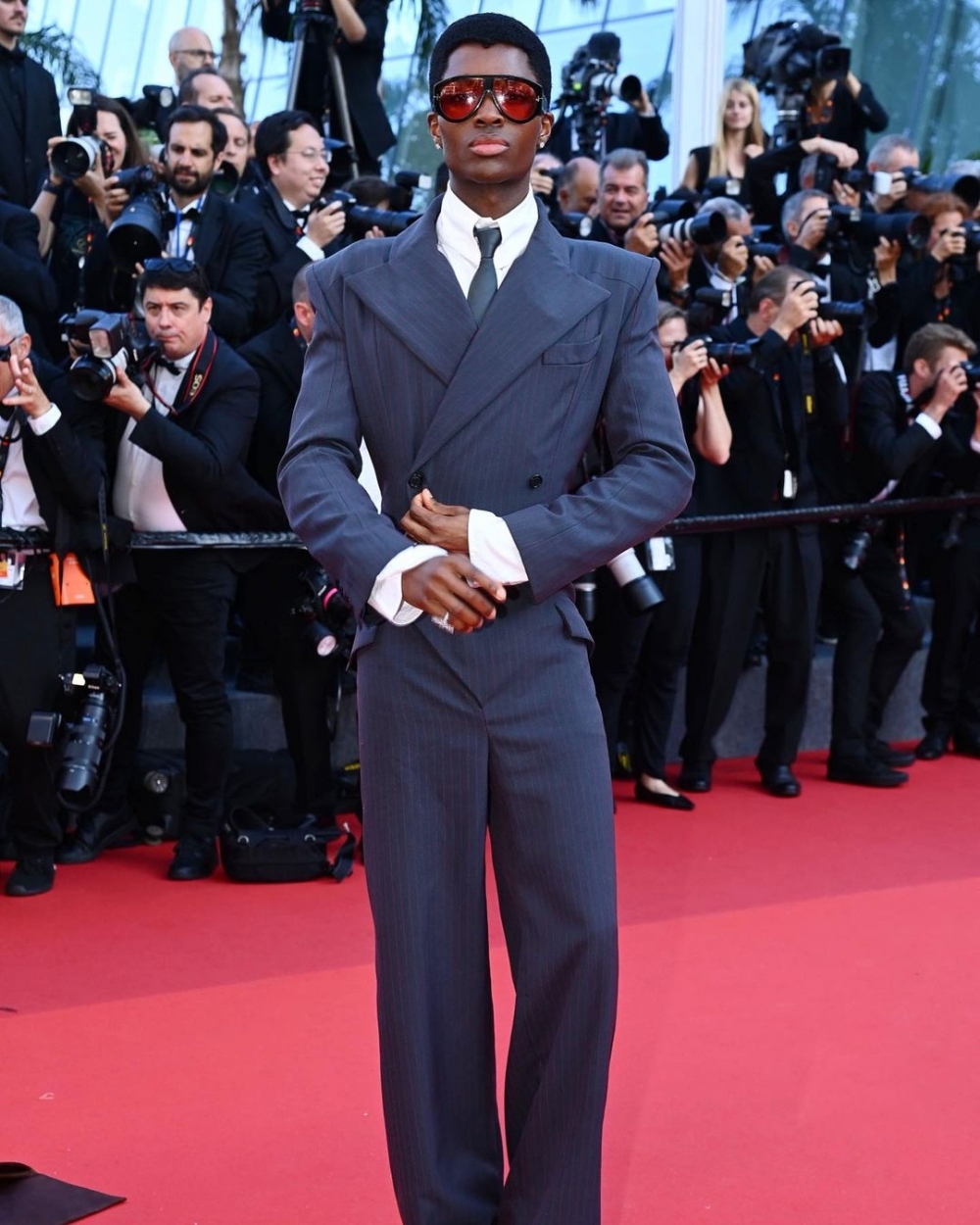 每次登場的造型都非常時髦。