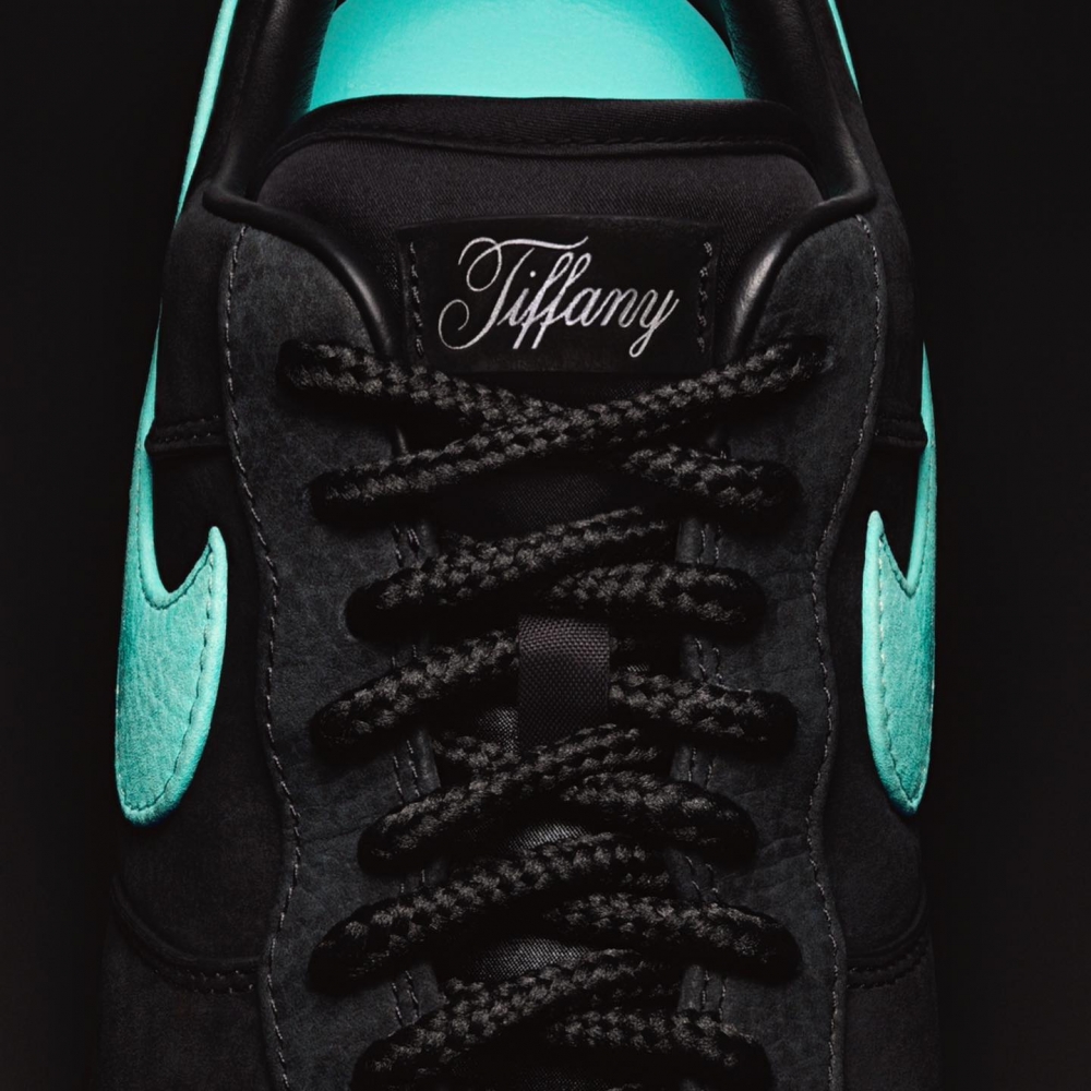 鞋墊同樣為Tiffany Blue