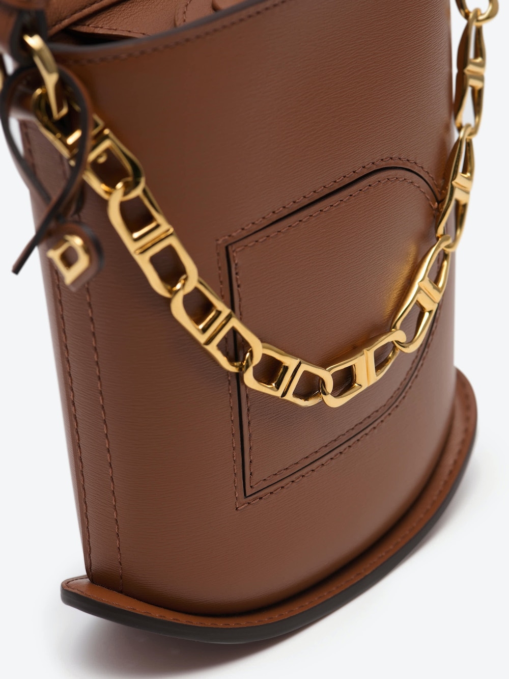 搭配可拆卸的皮質與鏈條手柄。