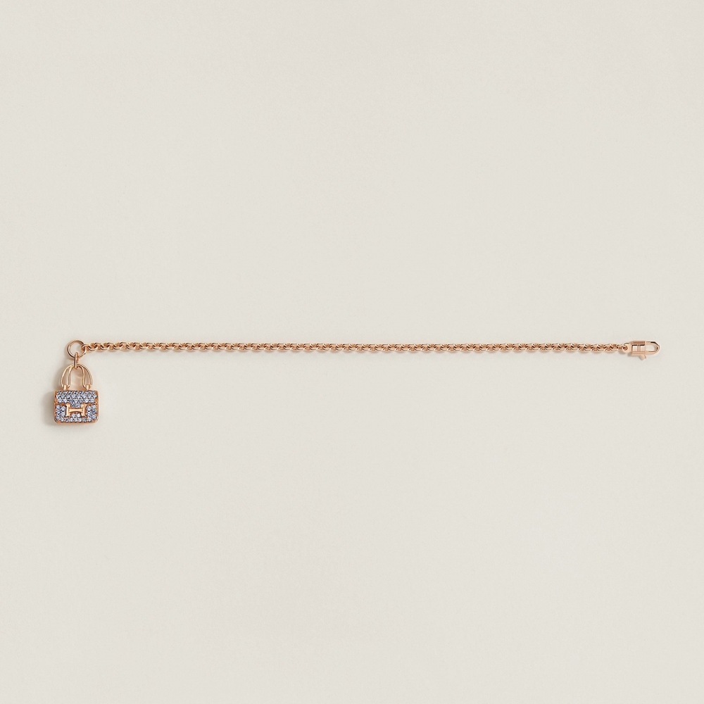 鑲嵌藍色寶石。