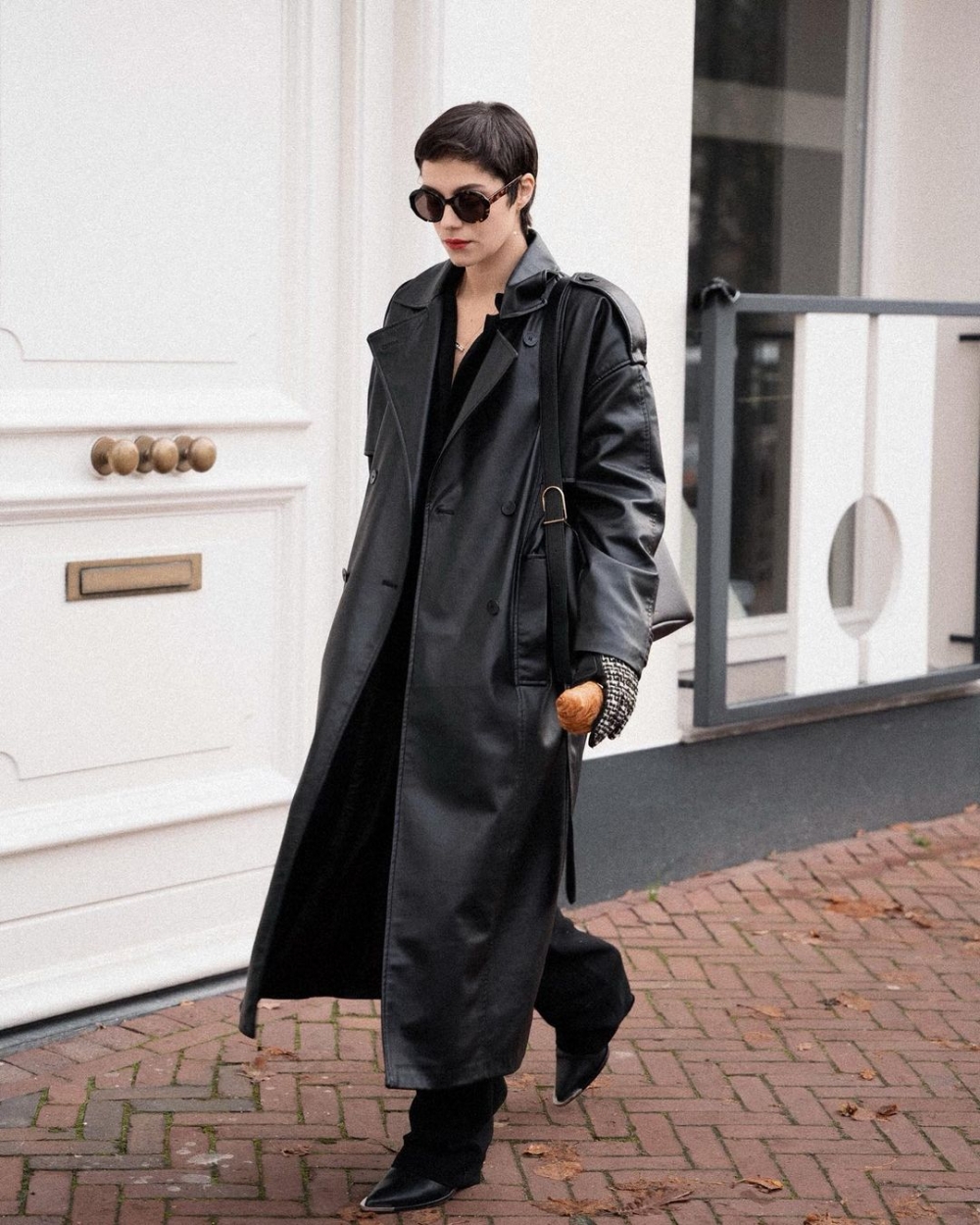 以牛仔靴流露率性優雅的氣息。