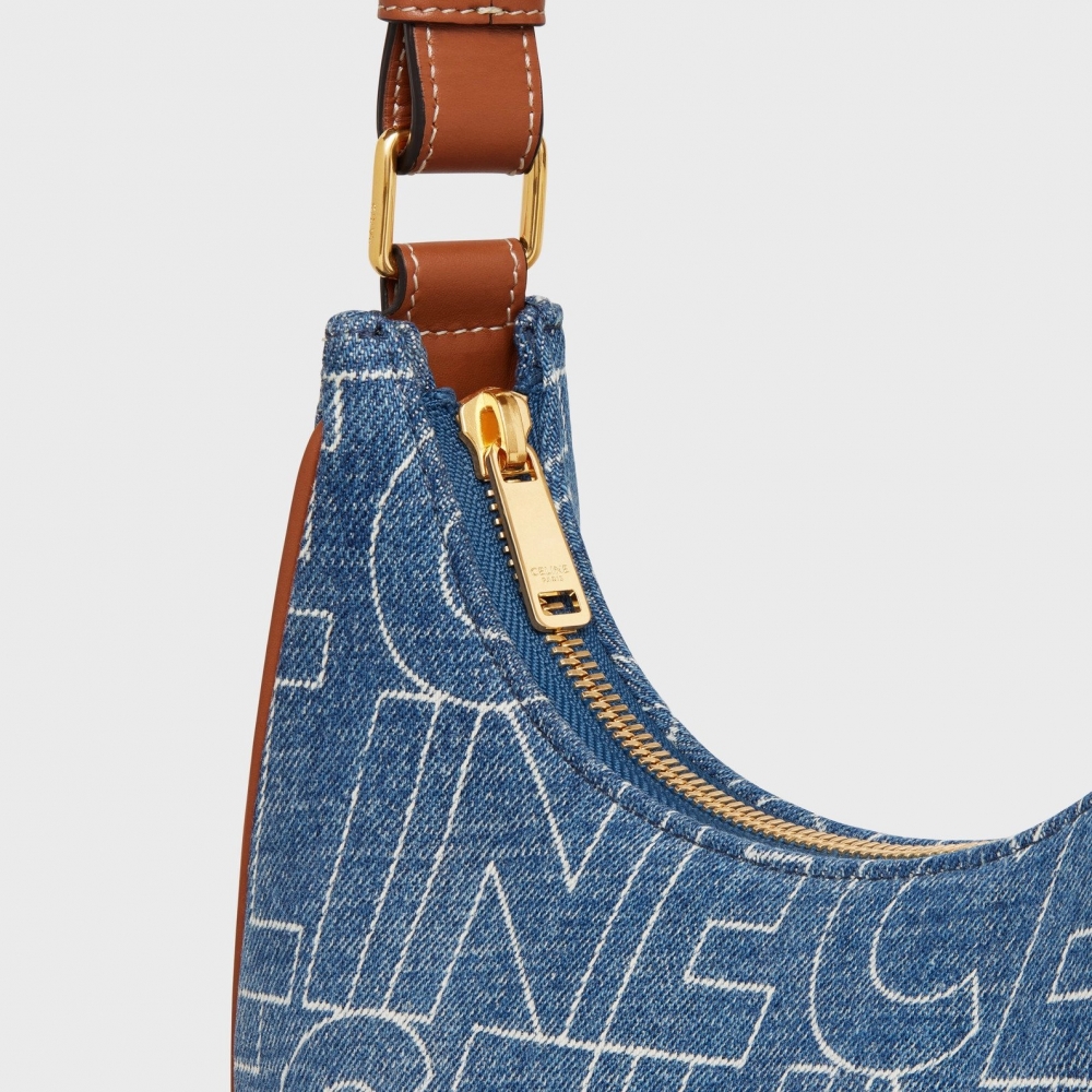 抹上牛仔印花的設計。