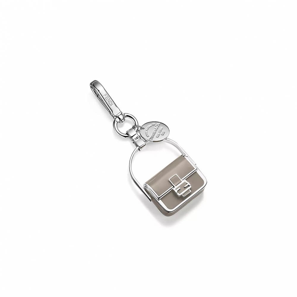 棕色的Pico Baguette Charm。
