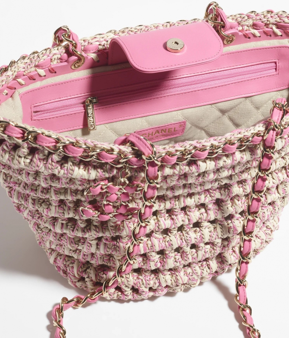 鉤針編織透露出精緻奢華的氣息。